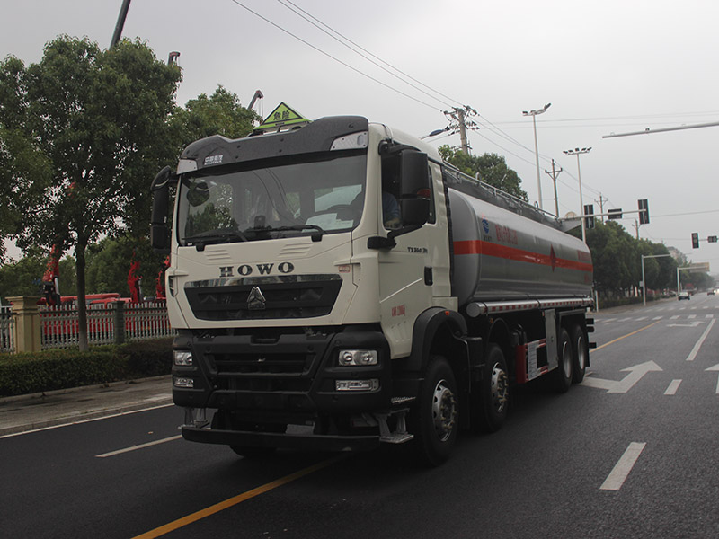 重汽豪沃26立方SCS5322GYYZZ6運(yùn)油車